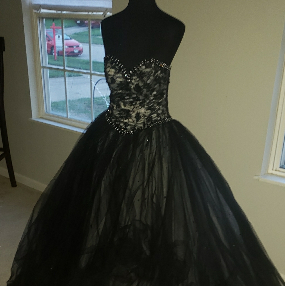 GORGEOUS S10 PROM DRESS